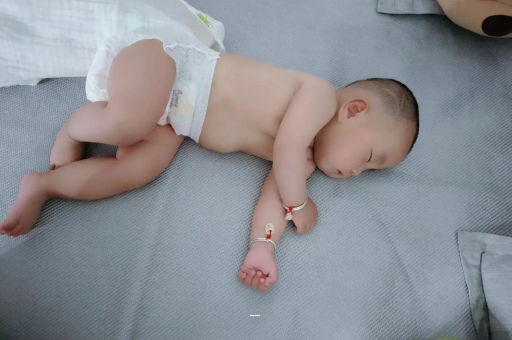 瑞安宝宝先长上牙还是下牙